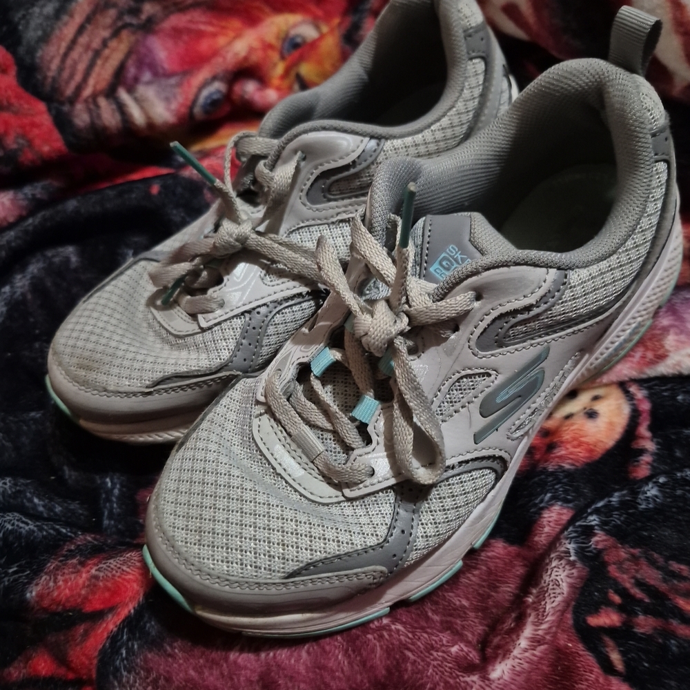 Skechers Light Gray and Teal Sneakers